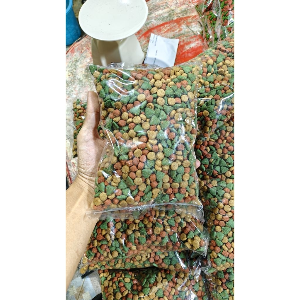 อาหารสุนัขโต 3 สี ยี่ห้อApro แบบ(แบ่ง)4ขีด