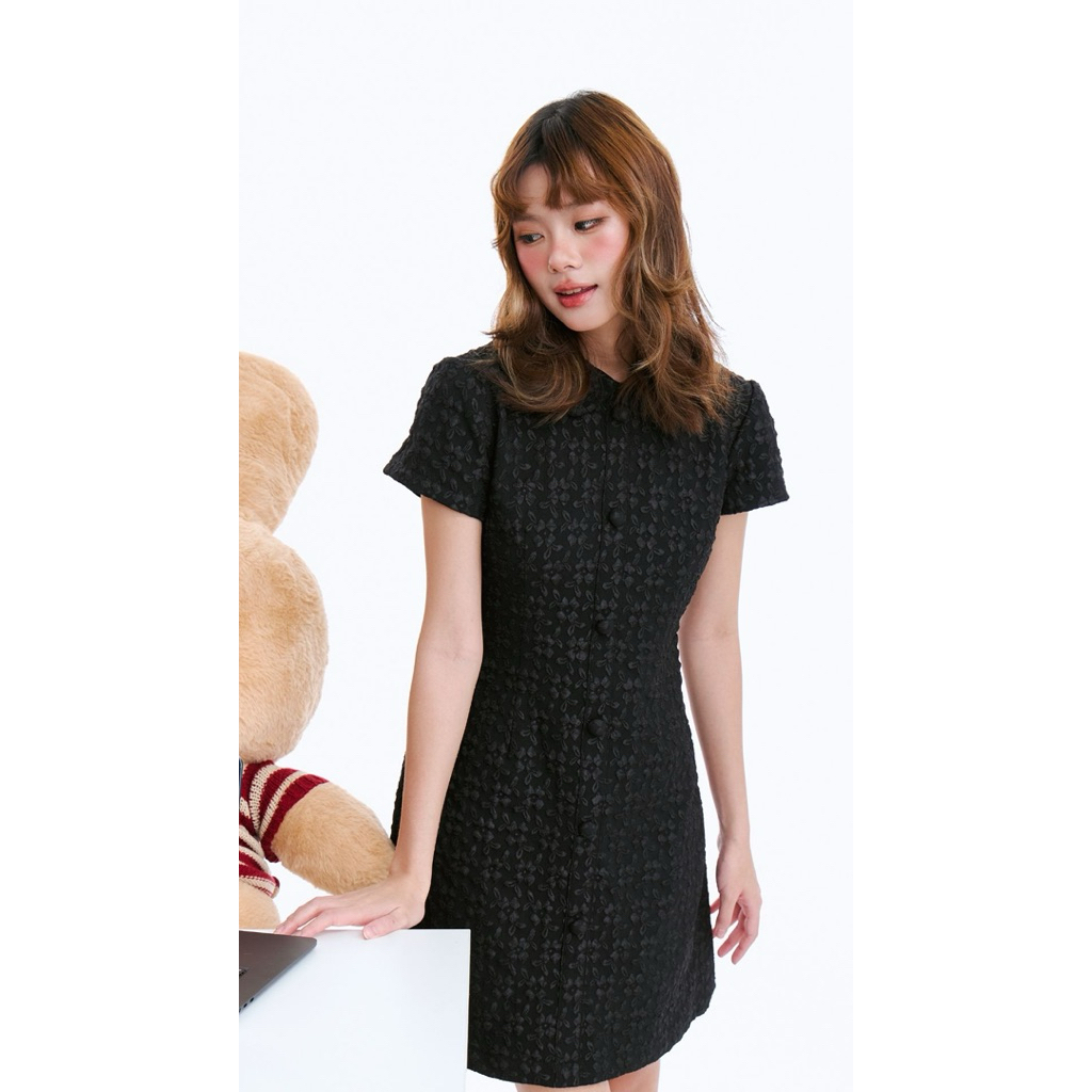 Jelly dress เดรสสีดำคลาสสิค พิมพ์นูนลายดอกไม้ เดรสสีดำคอปก