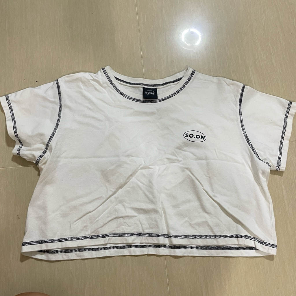 เสื้อครอป  soon bkk🩷