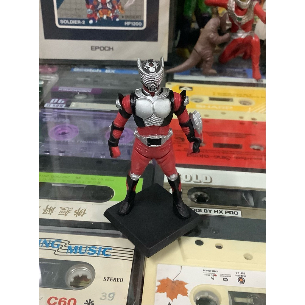 โมเดลมือสอง กาชาปองยืนฐาน kamen rider : ryuki สภาพดี ความสูงประมาณ 9.5cm. สินค้าจากตู้ญี่ปุ่น