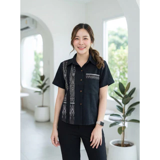 เสื้อพื้นเมืองผู้หญิงคอเชิ้ต แต่งแถบลายไทยคู่
