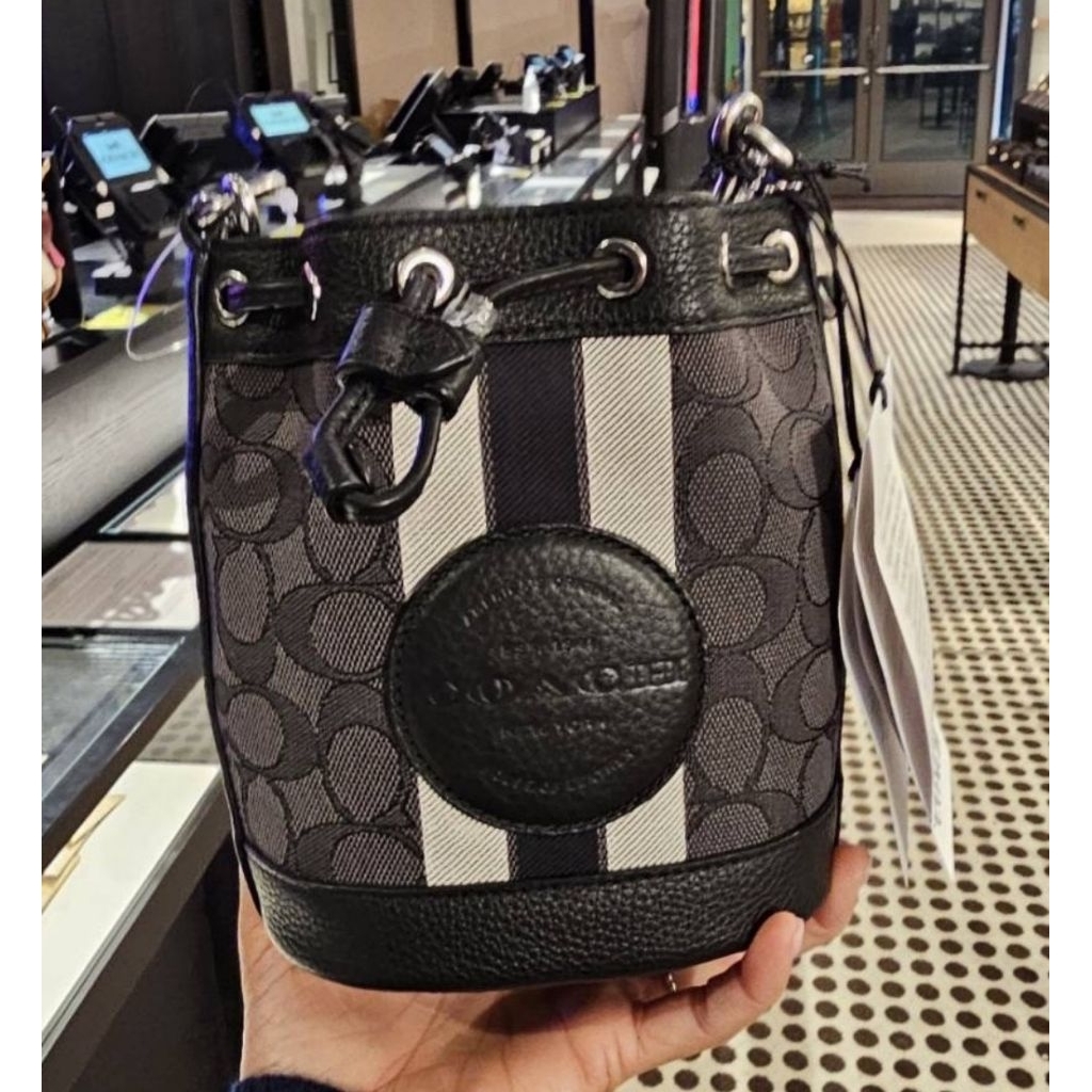 พร้อมส่ง C8322 จีบมินิ 9 ขนาด:5 1/2" (L) x 6 1/2"(H) x 3 1/2" (W) ซีผ้าสีดำ