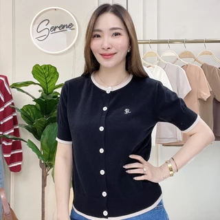 Serene's Choice เสื้อไหมพรม แขนสั้น ผ่าหน้า กระดุมทูโทน ผู้หญิง Knit Top ปักโลโก้ Serene