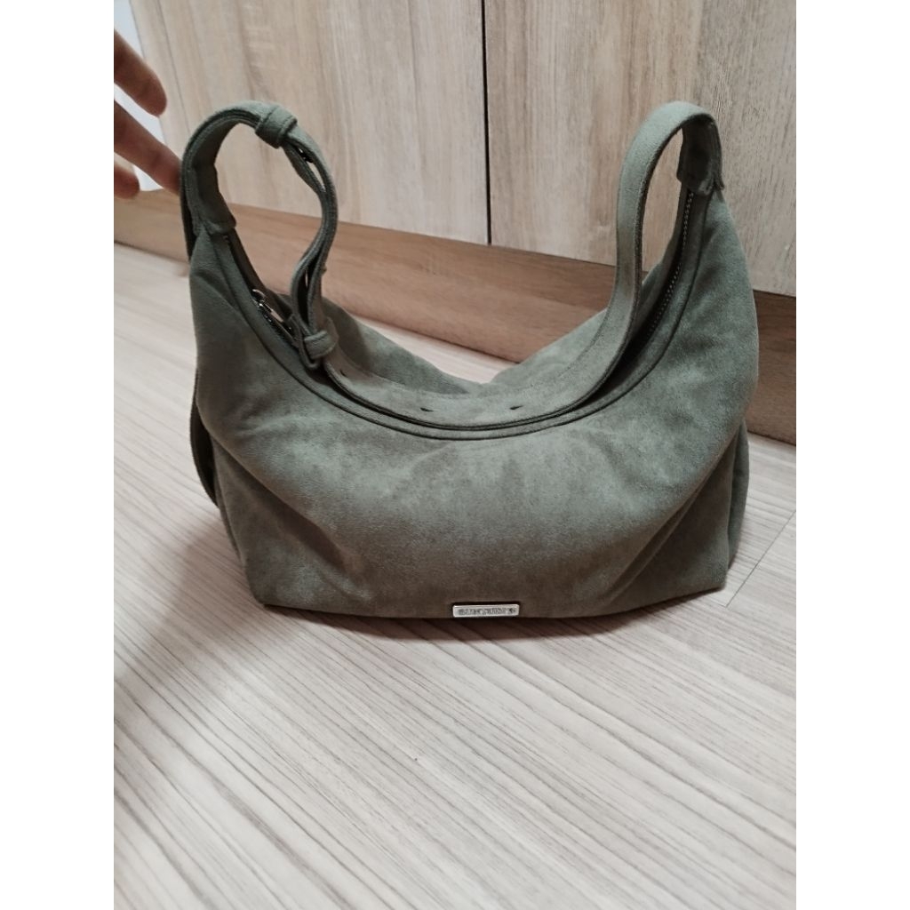 ❌ขายแล้วค่ะ❌ กระเป๋า SUNTUDIO l กระเป๋า Rawdy Bag กระเป๋าผ้าหนังกลับ ปรับสายได้