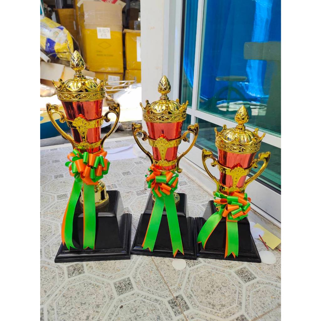 ถ้วยรางวัลหัวมงกุฎ ถ้วยรางวัลกีฬา พร้อมแผ่นป้าย เซ็ท 3 ใบ