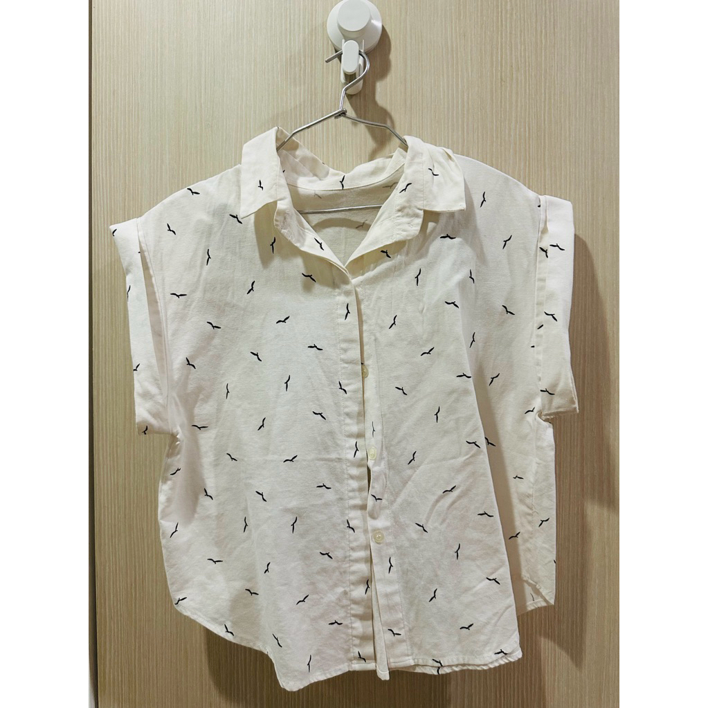 R3 เสื้อคอปก ลายนกยางนวล แขนพับ