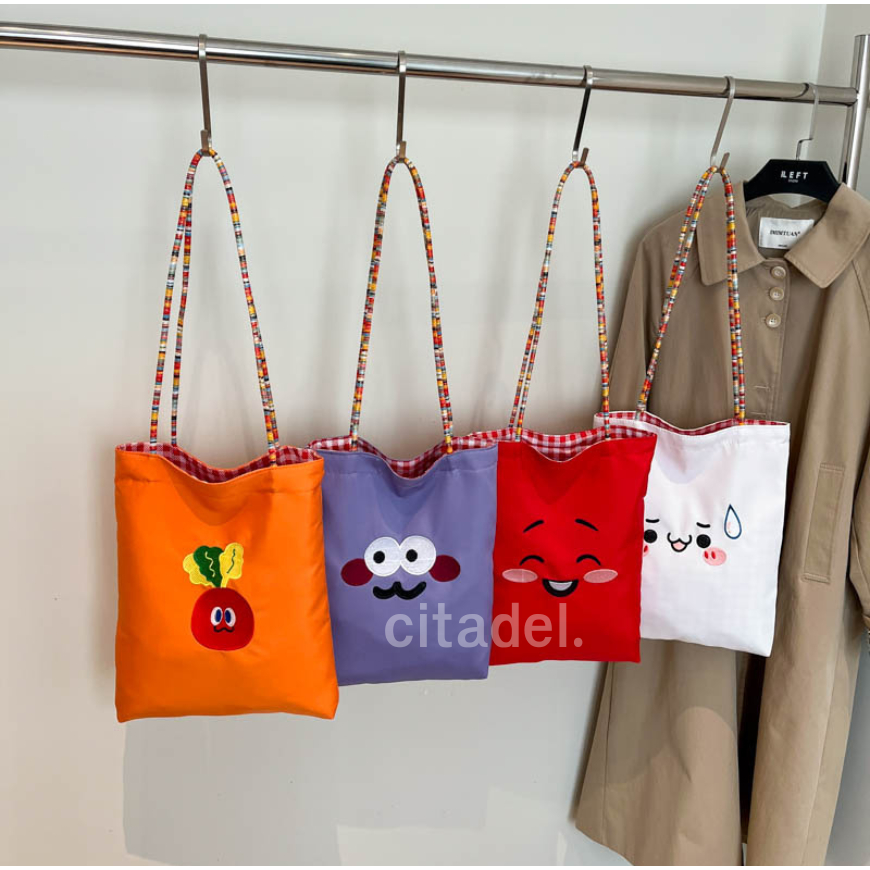 CITADEL   กระเป๋าสะพายข้าง ผ้าไนล่อน สีสันสดใส พิมพ์ลายการ์ตูน สไตล์น่ารัก สลับด้าน ใช้งานได้ 2 ด้าน มีส่งด่วน  Z-033