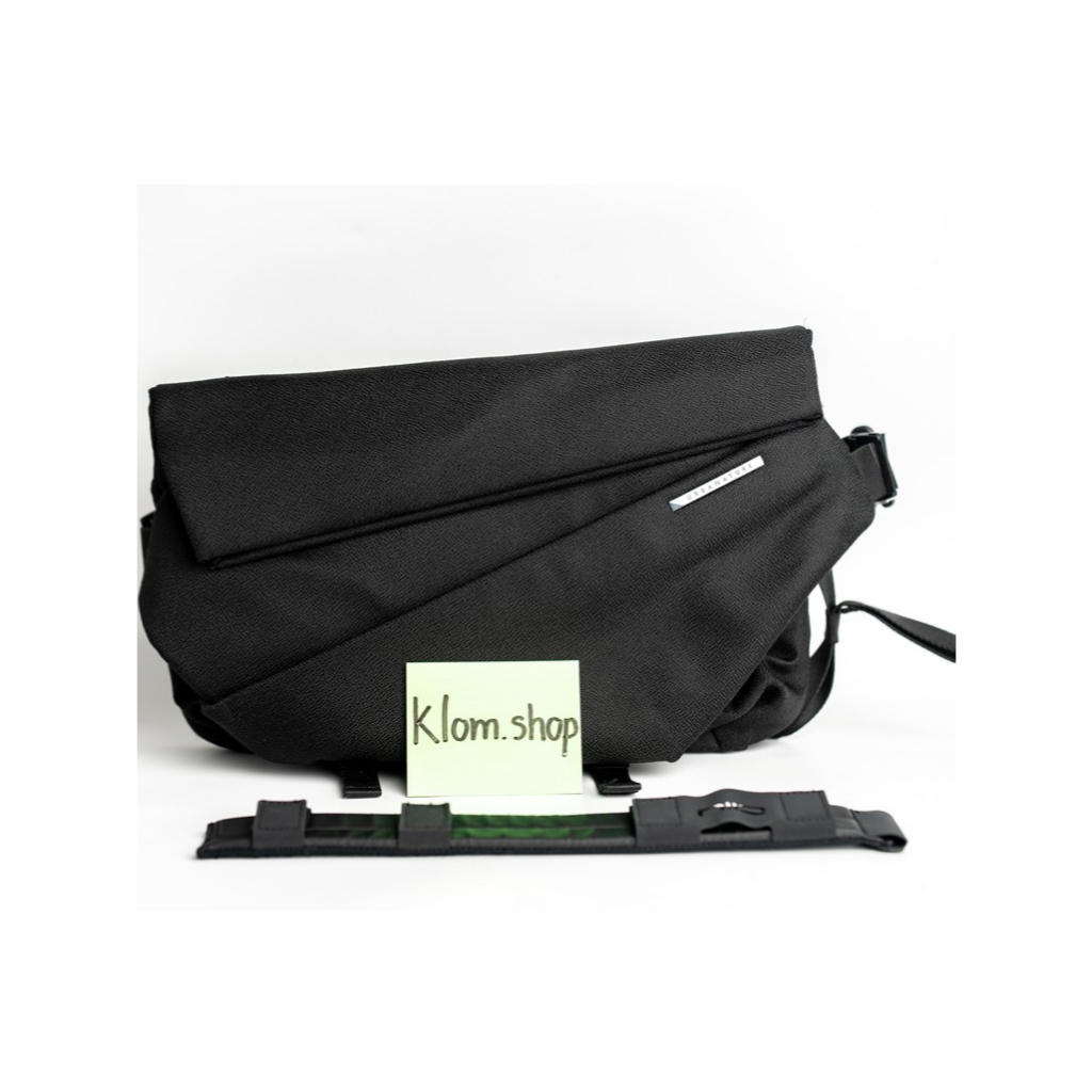 NIID Radiant Mega Sling Bag  กระเป๋าสะพายข้าง ขนาด 14"  พร้อม NIID Shoulder Pad *** มือสองสภาพดี
