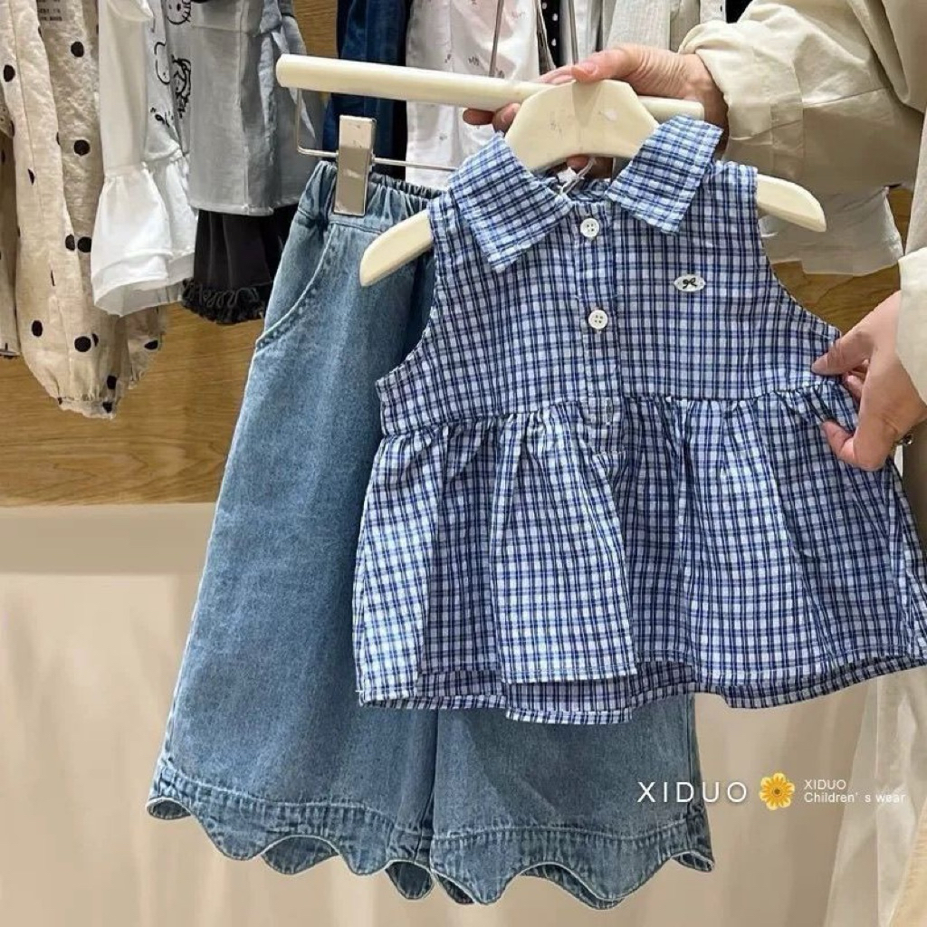 [Namsaii kids]🔥พร้อมส่ง🔥ชุดเซท2ชิ้น ชุดเด็กผู้หญิง เสื้อลายสก๊อตแขนกุด + กางเกงยีนส์ สไตล์เกาหลี