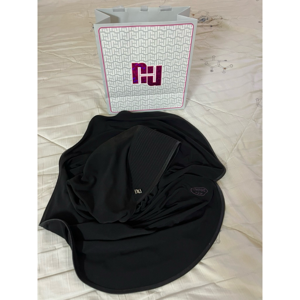 Nunuh(นูนุห์)รุ่นคลาสสิคสีดำ ไซส์M มีกุล มีตำหนิ