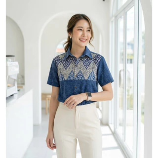 เสื้อพื้นเมืองผู้หญิงคอเชิ้ต ผ้าหม้อฮ่อมสโตน แต่งผ้าลายไทย