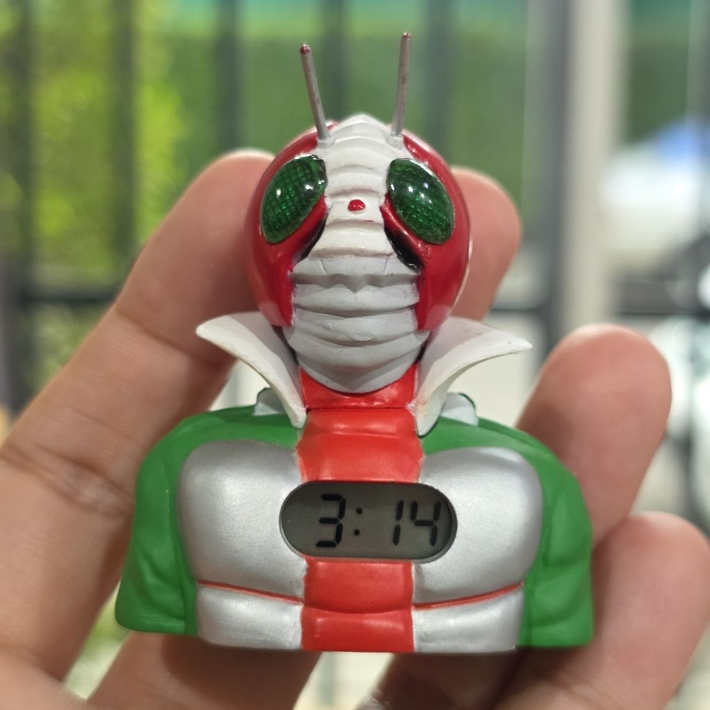 นาฬิกาดิจิตอลตั้งโต๊ะ คาเมนไรเดอร์ V3 (Kamen Rider V3 Mini Clock) งานเก่าเก็บสภาพสวยใช้งานปกติ สําหร