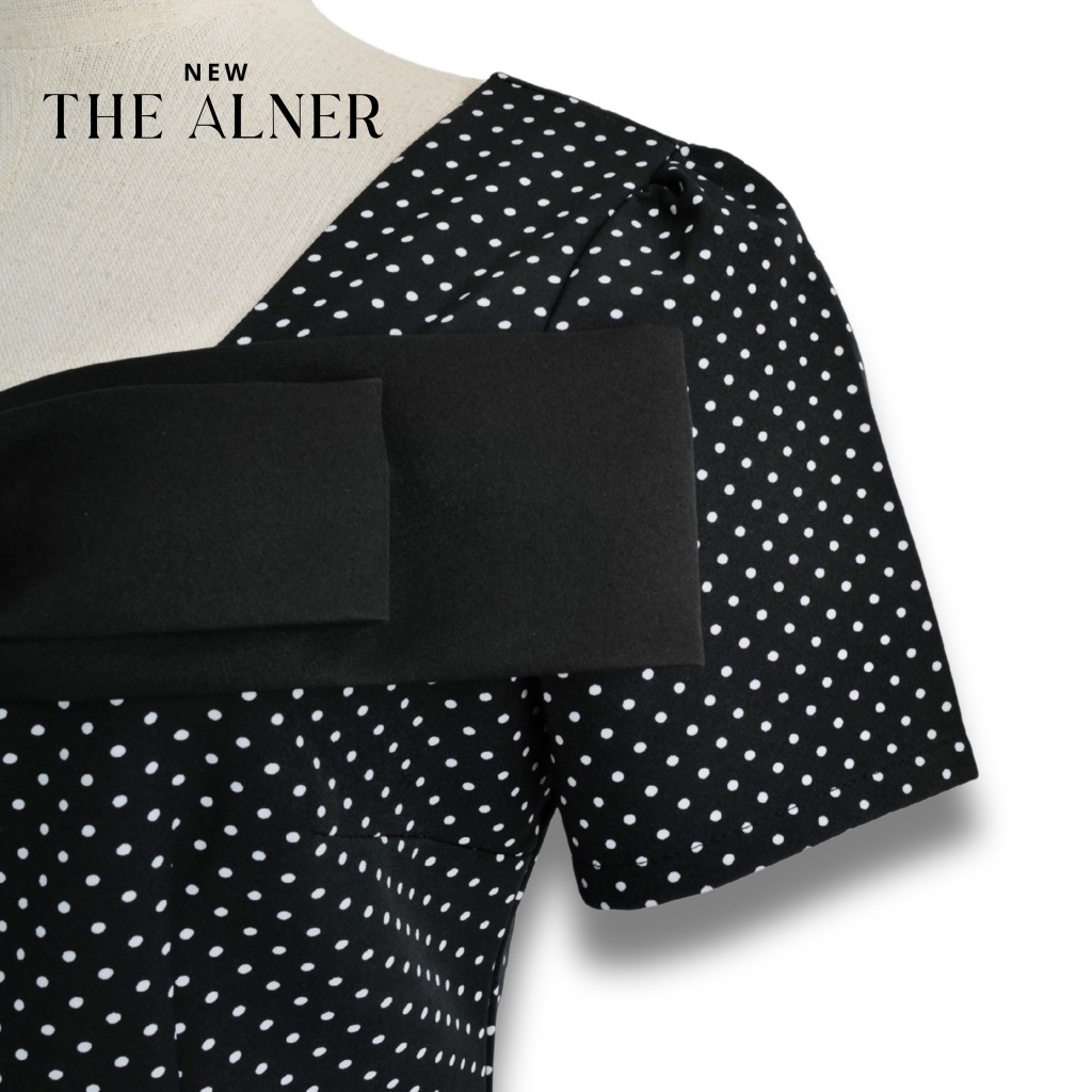 Thealner-AN856 (เซตเสื้อดำคอเหลี่ยมแขนสั้นแต่งดอกกางเกงขาสั้น) - รูปที่ 3