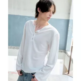 STUDIO UNKNOWN - SS26 Ken Long Sleeve Top เสื้อแขนยาวผ้าโปร่งทรงตรงตกแต่งกระดุมโลโก้
