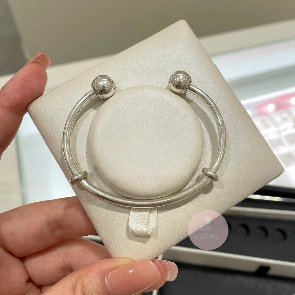 (ของแท้100%)Pandora​ Silver​ Open​ Bangle กำไลหัวเปิด ลาย LOGO