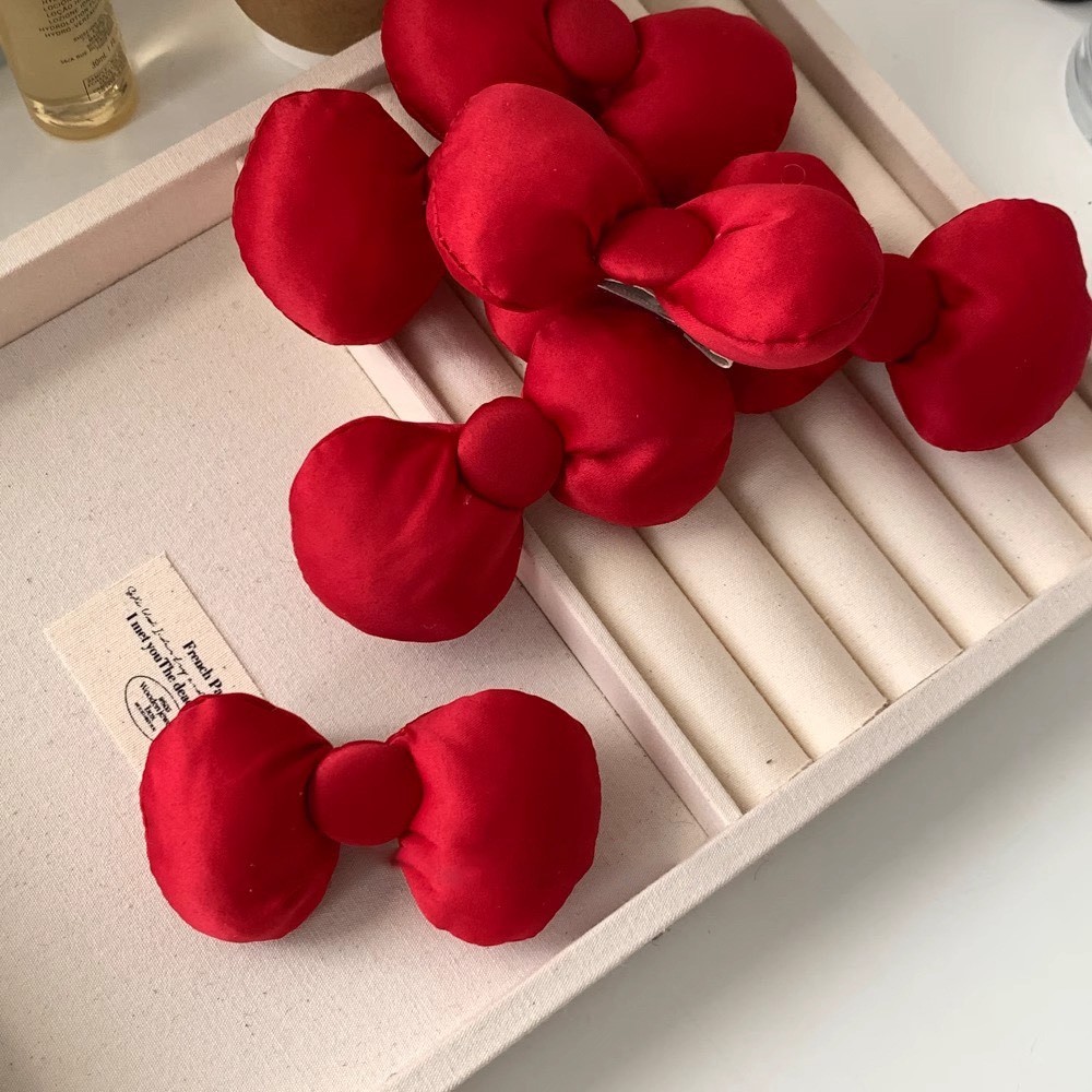 [PS-พร้อมส่งในไทย]  กิ๊บติดผมแฟชั่นเกาหลีคิตตี้ โบว์สีแดง เนื้อโบว์ผ้านุ่ม ขนาด 10x5.5 cm. สีแดง ไม่ลอก กิ๊บคิตตี้ - รูปที่ 6