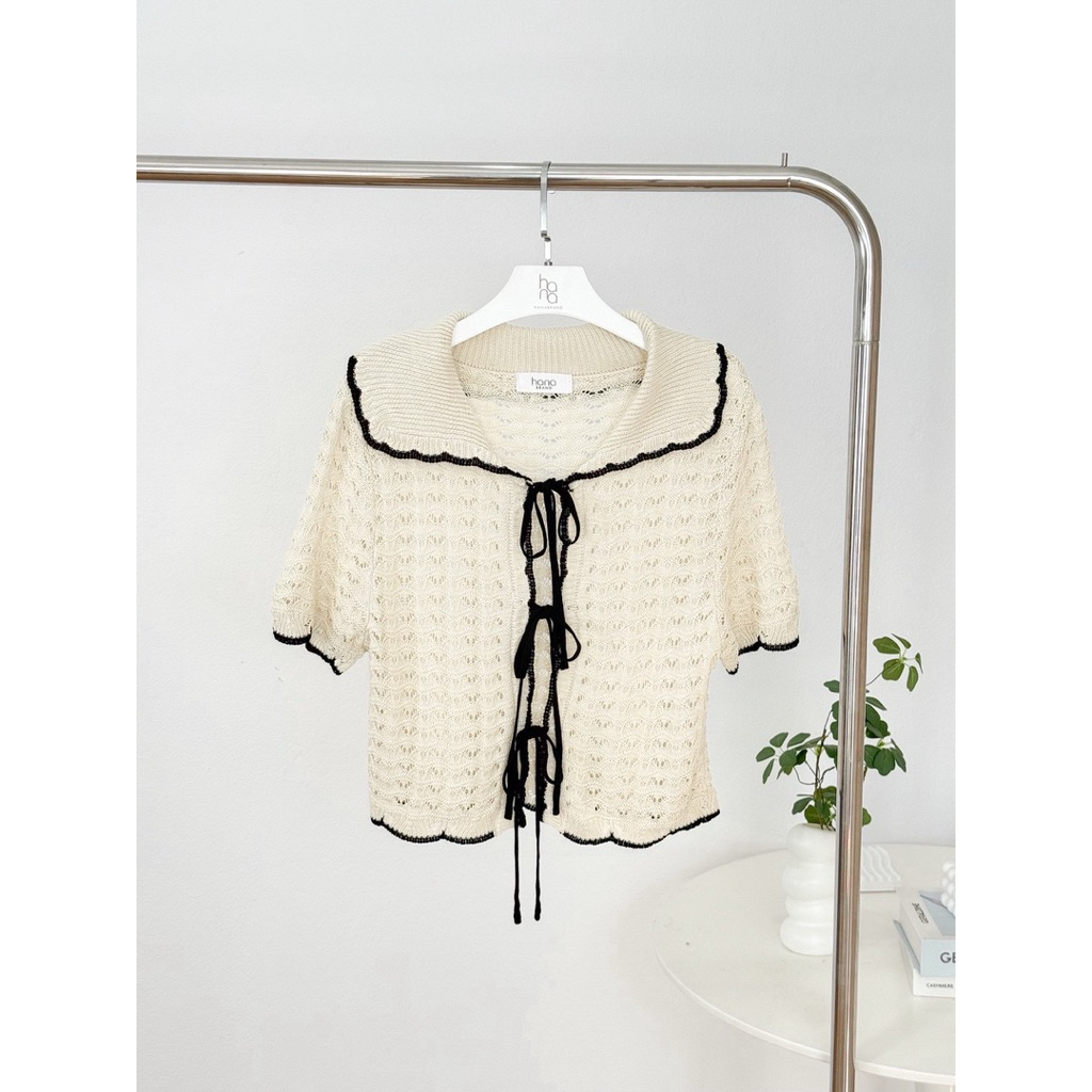 INFINITY : Rasor Top (ราซอร์)  เสื้อไหมพรมถัก คอปก แหวกด้านหน้า กุ้นขอบ มีผูกโบว์ด้านหน้า