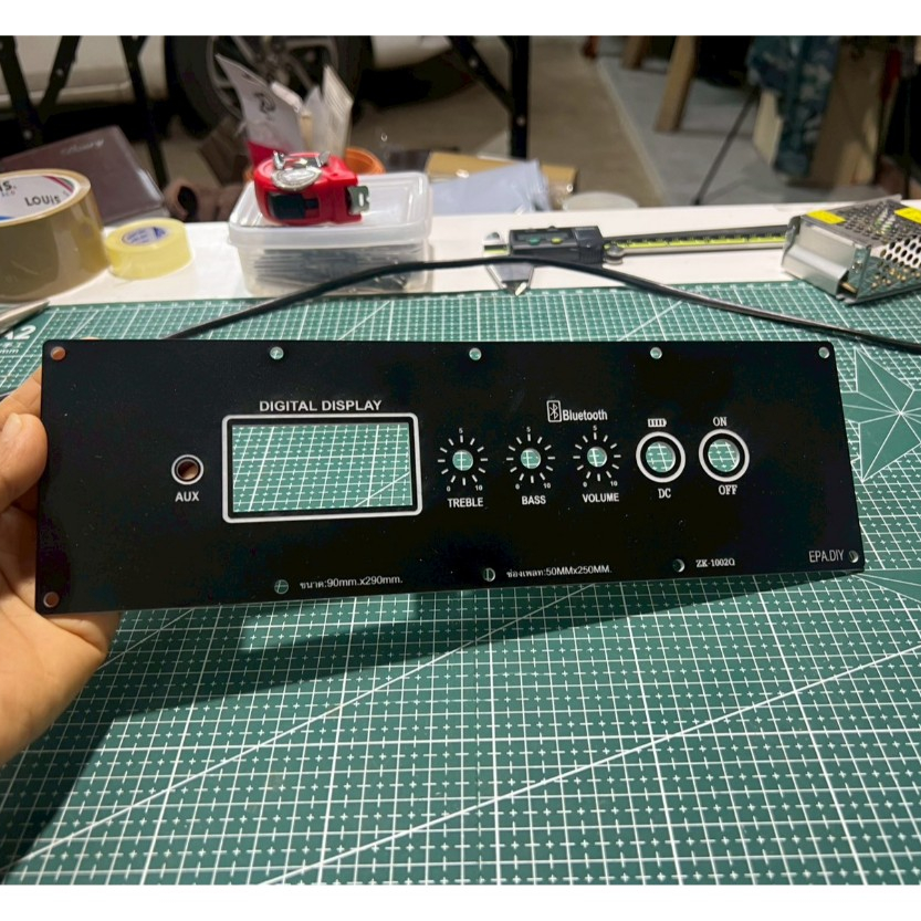 EPA เพลทลำโพงบลูทูธรุ่น ZK-1002Q ขนาด90x290mm.ช่องวางอุปกรณ์50x250mm. แสงLEDผ่านได้