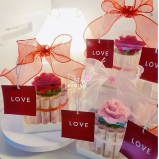 กุหลาบลวดกำมะหยี่+ช่องใส่แบงค์12ช่องในกล่องของขวัญ พร้อมการ์…