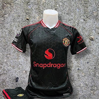 ชุดฟุตบอลผู้ชาย MU ฤดูกาลใหม่ล่าสุด 2026 มีไซส์ M ถึง 3XL มีเสื้อพร้อมกางเกง
