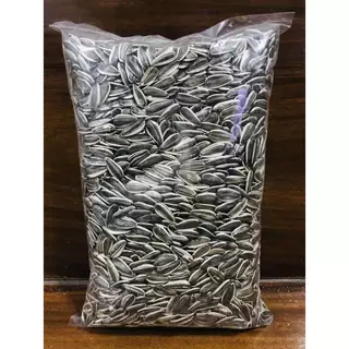 เมล็ดทานตะวัน เม็ดใหญ่ เอป้อม อาหารนก หนูแฮมเตอร์ ขนาด 1 kg.