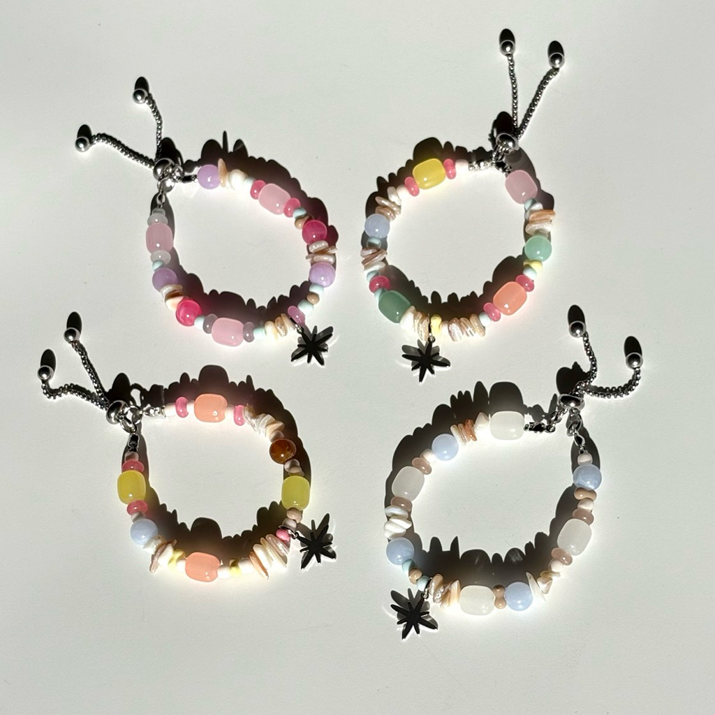 Piing me Bracelet | กำไลข้อมือลูกปัดผสมเปลือกหอยพร้อมจี้สแตนเลสลายดาว (ปรับขนาดได้)