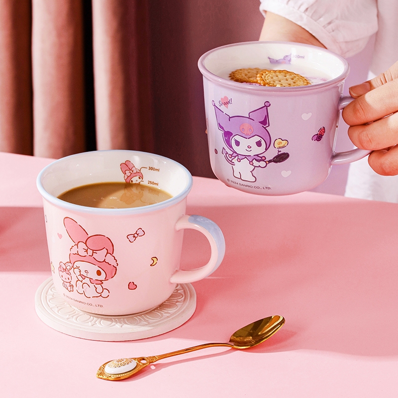 【ของแท้พร้อมส่ง】Sanrio แก้วนม แก้วกาแฟ 340ml ลายน่ารัก สีสดใส มีขีดวัด เหมาะเป็นของขวัญ - รูปที่ 7