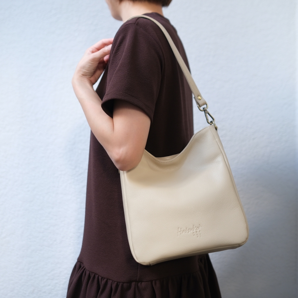 ใหม่ล่าสุด! กระเป๋าหนังวัวแท้ขึ้นไหล่ คลอสบอดี้ จุ เบา ทรงสวย Tulip Hatsukoi Leather Bag