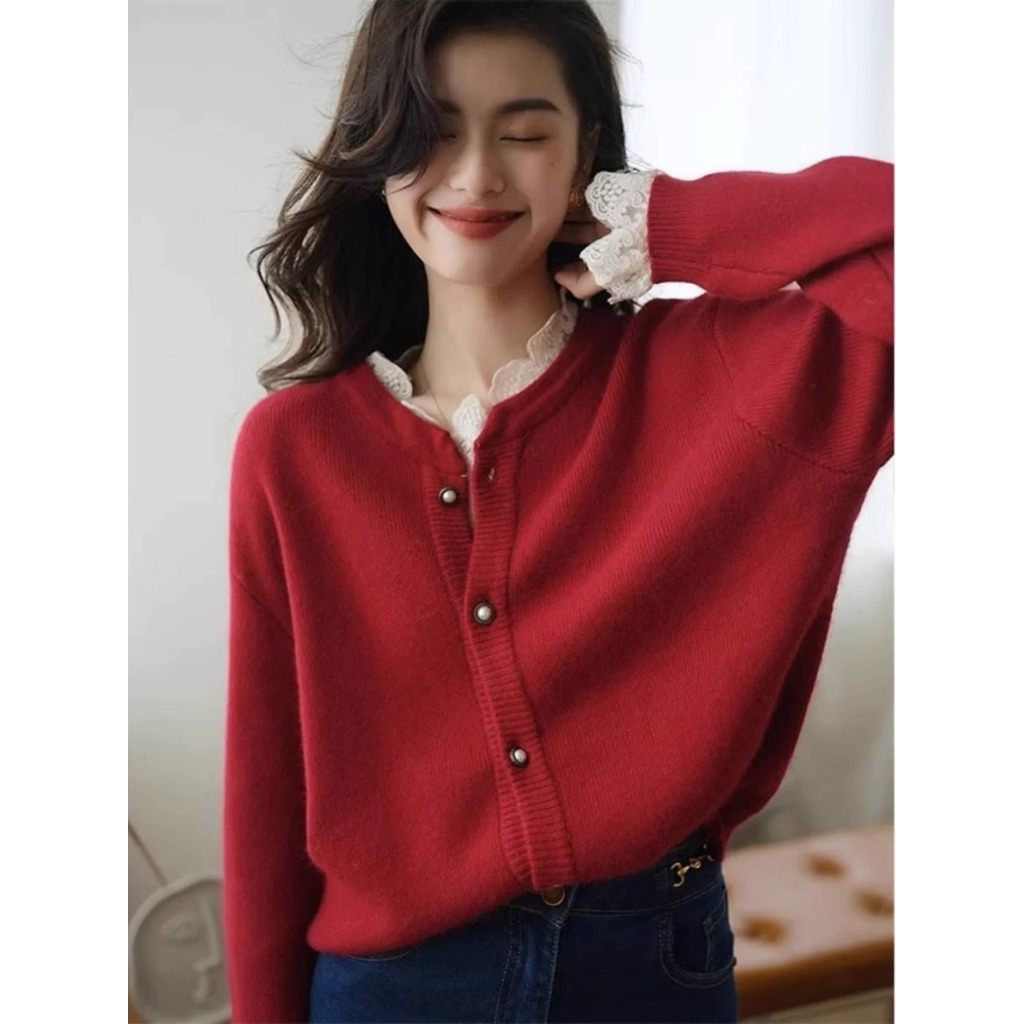 CHERISH (พร้อมส่ง) เสื้อแขนยาว  ไหมพรม แต่งปกลูกไม้ กระดุมหน้า