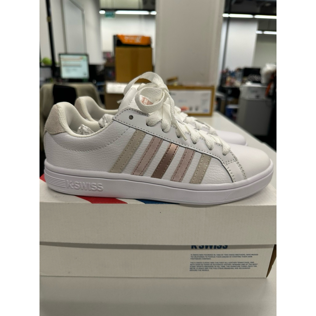 รองเท้าผ้าใบ K SWISS