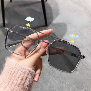 แว่นกรองแสงเลนส์ออโต้ ทรงเหลี่ยม กรอบใส เลนส์เปลี่ยนสี