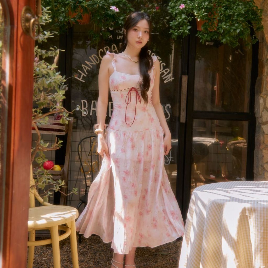 เดรสยาวผ่าข้าง First Love Dress | PJKK.STUDLO