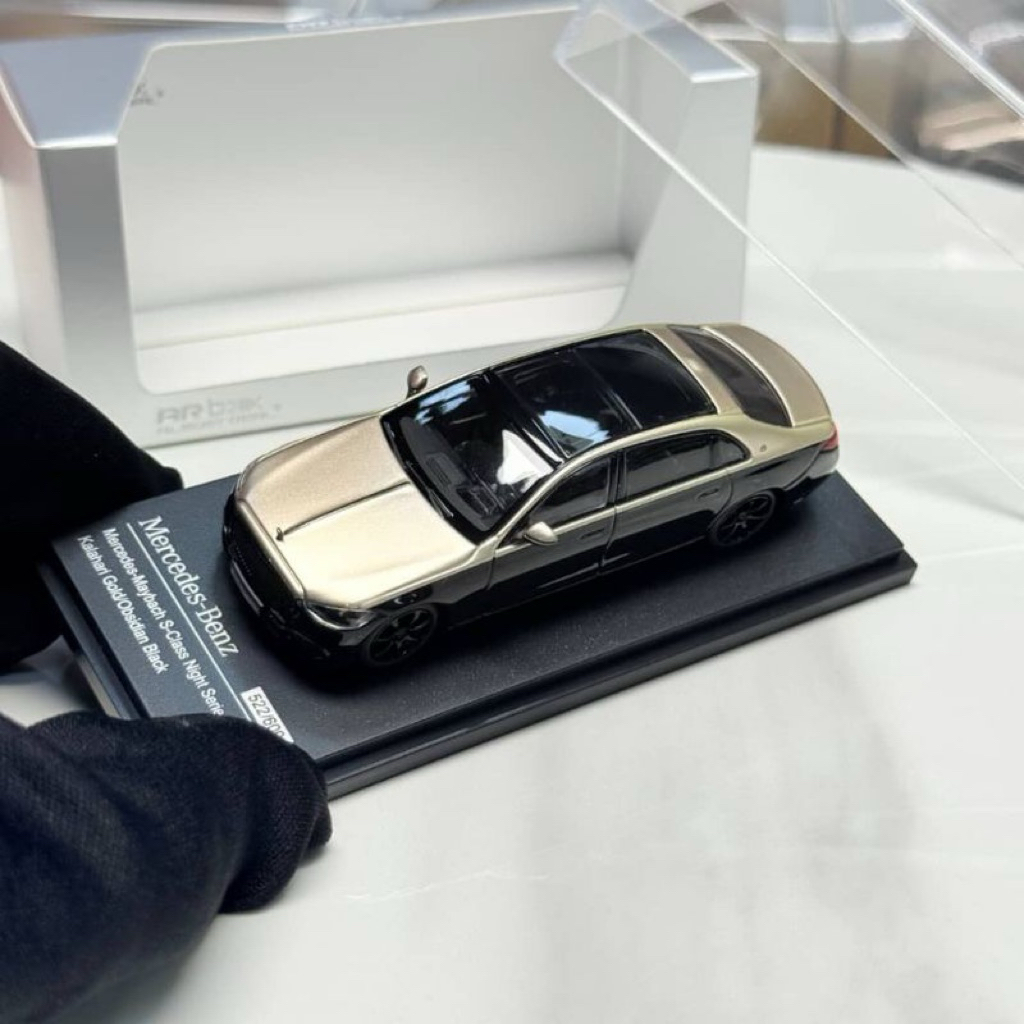 AR BOX 1:64 Mercedes-Benz Maybach Night Series Black Gold