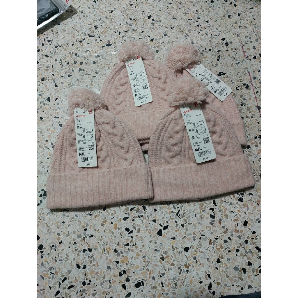 หมวกไหมพรม heattech ของใหม่มือ1 จากshop japan รุ่นมีปอมๆที่จุก สำหรับเด็กsize m,l ขนาด 54-57cm. #กัน