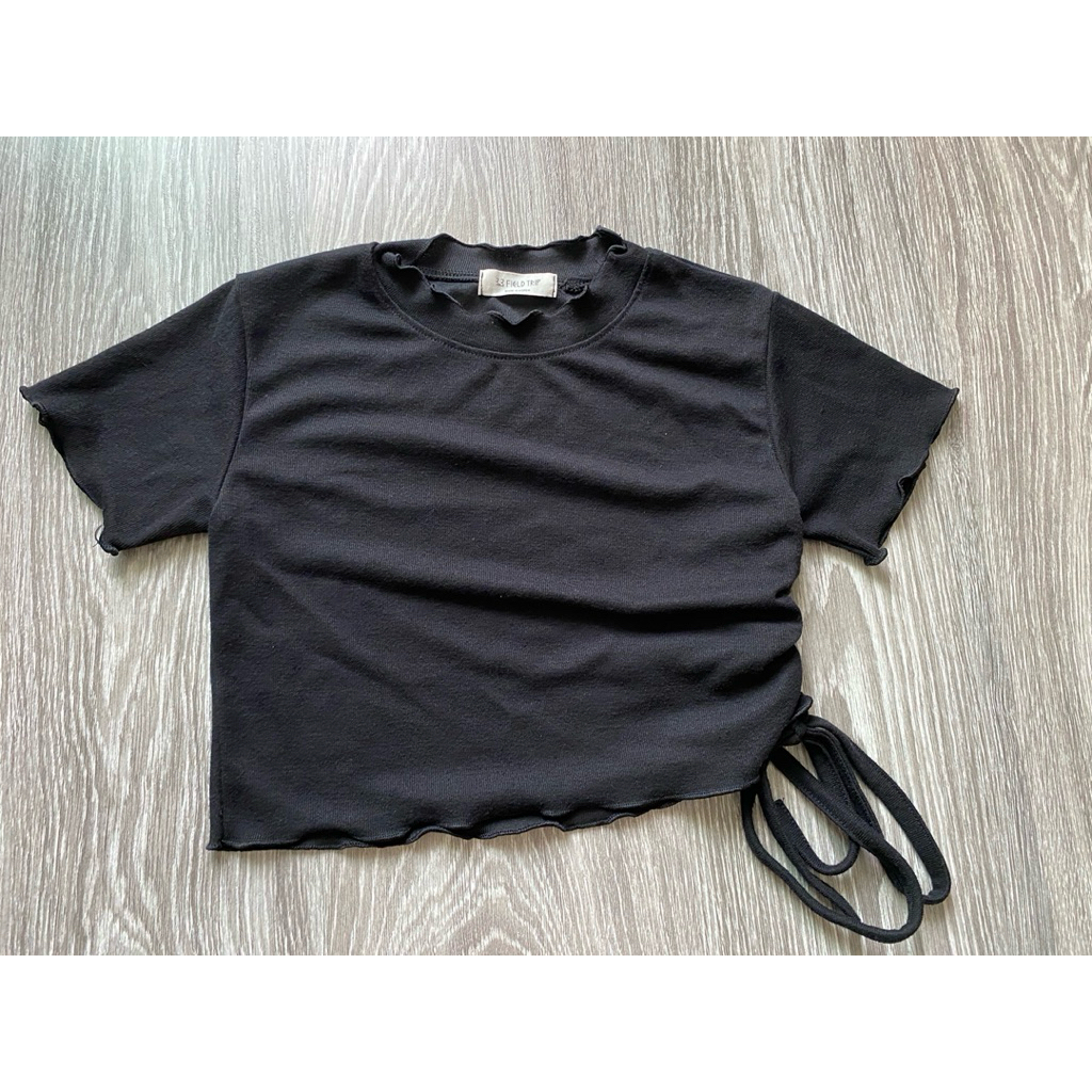 ส่งต่อ เสื้อครอป สีดำ จากร้าน ALAND