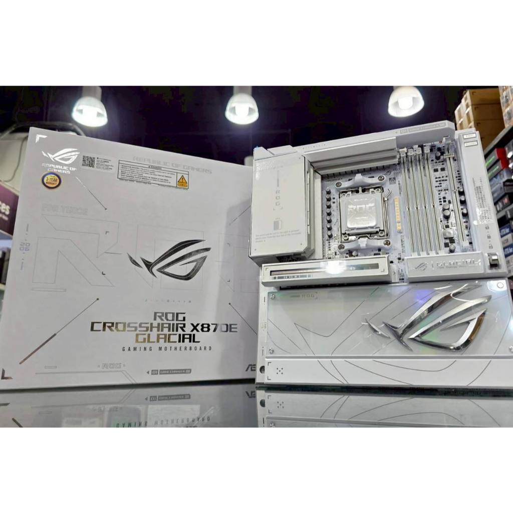 ASUS ROG CROSSHAIR X870E GLACIAL MAINBOARD