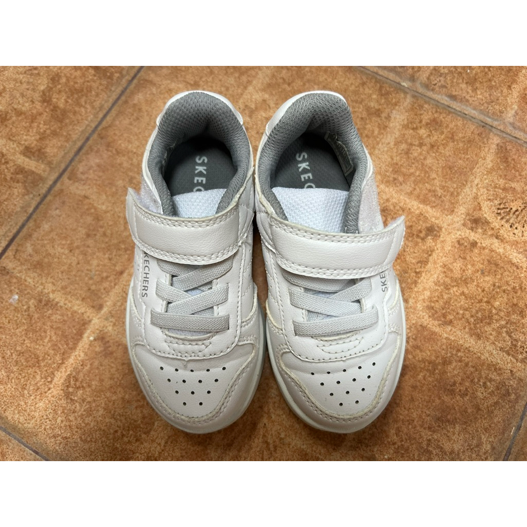 sketchersรองเท้าเด็กสีขาว