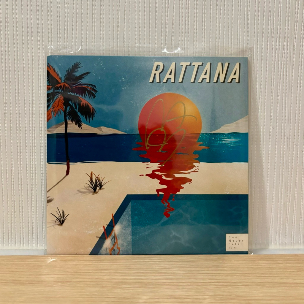 *พร้อมส่ง* แผ่นเสียง Rattana นะ Polycat - Hello Ocean LP Vinyl แผ่น 7“ สีฟ้าขาว พร้อมลายเซ็น ของใหม่