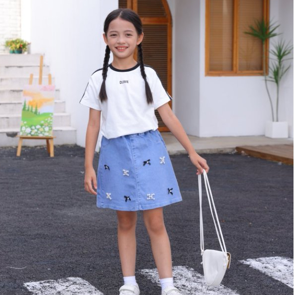 PAGE SHOP เหมาะสำหรับเด็กอายุ 3-15 ปี เสื้อผ้าเด็กเกาหลี กระโปรงสั้นเด็กผู้หญิง กระโปรงยีนส์บางสำหรั