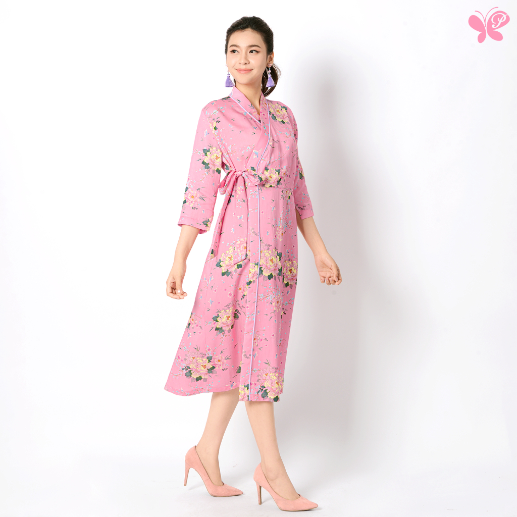 Papillon Woman Lyocell Wrap Dress - Peony เดรสทรง Wrap แบบหลวม จากผ้า Lyocell เนื้อบาง ให้สัมผัสนุ่ม