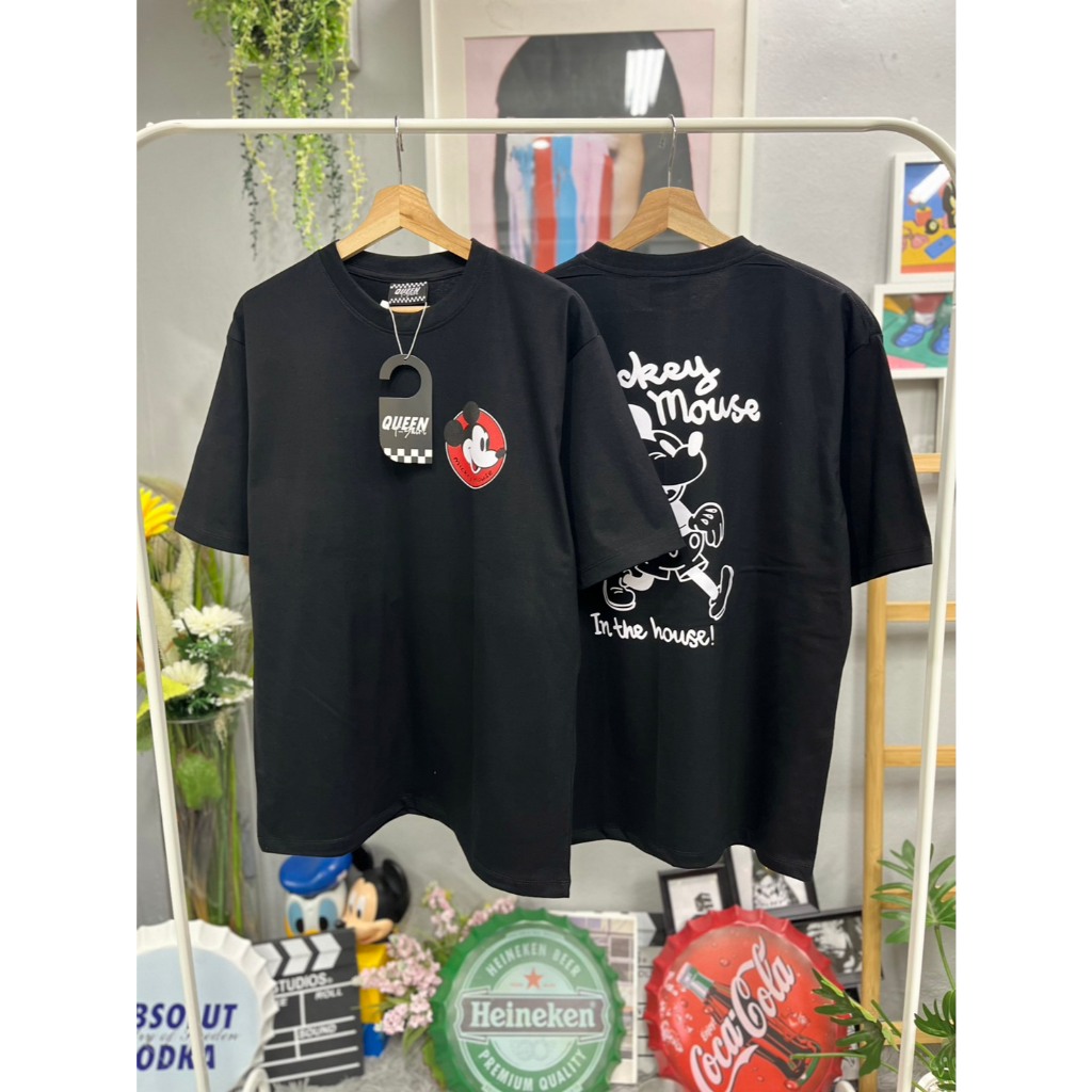 QUEEN Cotton เสื้อยืดคอตตอนโอเวอร์ไซส์ สกรีนลายกราฟิก Mickey Mouse อก44-46 ผ้านุ่ม ใส่สบาย ใส่ได้ทั้งหญิงชาย