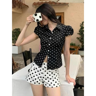 B&R พร้อมส่ง เสื้อแขนสั้นผู้หญิง เสื้อลายจุด ผ้าสวมใส่สบาย น่ารักแบบเกาหลี สายรัดหลัง การลดน้ำหนัก ขนาด S-2XL