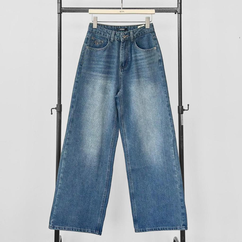 Atipashop - Sooly Jeans (#A9002) กางเกงยีนส์ขากระบอกกลาง ดีเทลปักกระเป๋าหน้าและกระเป๋าหลัง