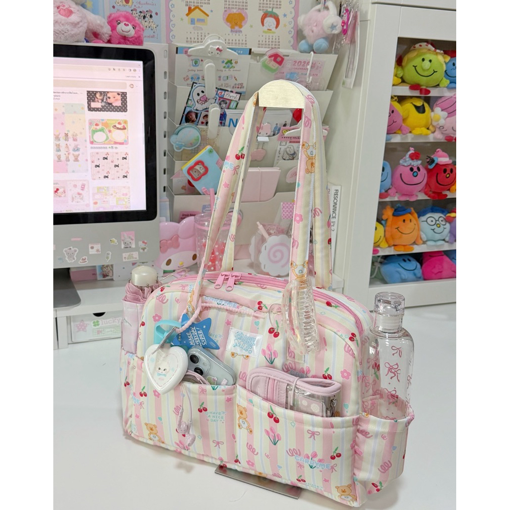 carryme 👛 รุ่นขนมปังปรับใหม่ 💗กระเป๋าผ้าสะพายข้าง ใยนุ่มนิ่ม มีซิป มีช่องด้านใน+ด้านข้าง ใส่ไอแพดได้