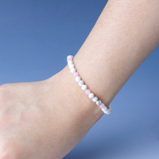 LUCY SUMMER กำไลข้อมือหินแท้ Rose Quartz + Howlite ขนาด 4 มม. - รูปที่ 3