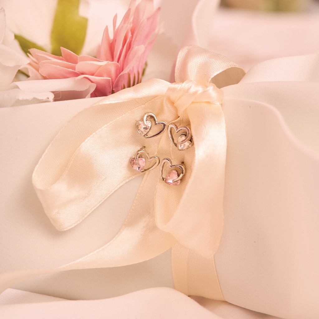 earika.earrings – Heart on Heart ต่างหูหัวใจคริสตัล 2 สี วัสดุก้านเงินชุบทองคำขาว เหมาะสำหรับคนแพ้ง่าย