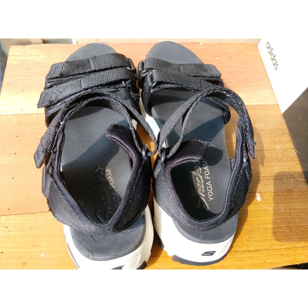รองเท้าลำลองยี่ห้อskechers รุ่น D'lites มือสอง
