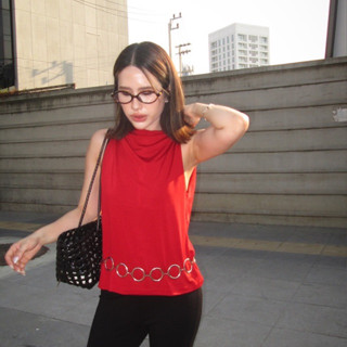 Sunday Top - เสื้อแขนกุด คอปาดถ่วง