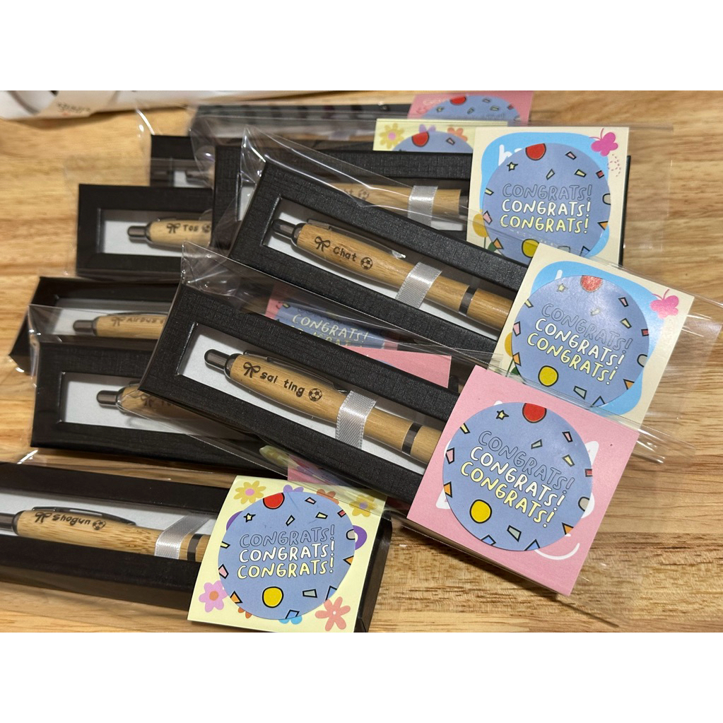 ฟรีการ์ด สลักชื่อฟรี 💓 ปากกา ปากาไม้ ปากกาสลักชื่อฟรี ของขวัญวันปัจฉิม ของขวัญแจก เรียนจบ จบการศึกษา congratulations