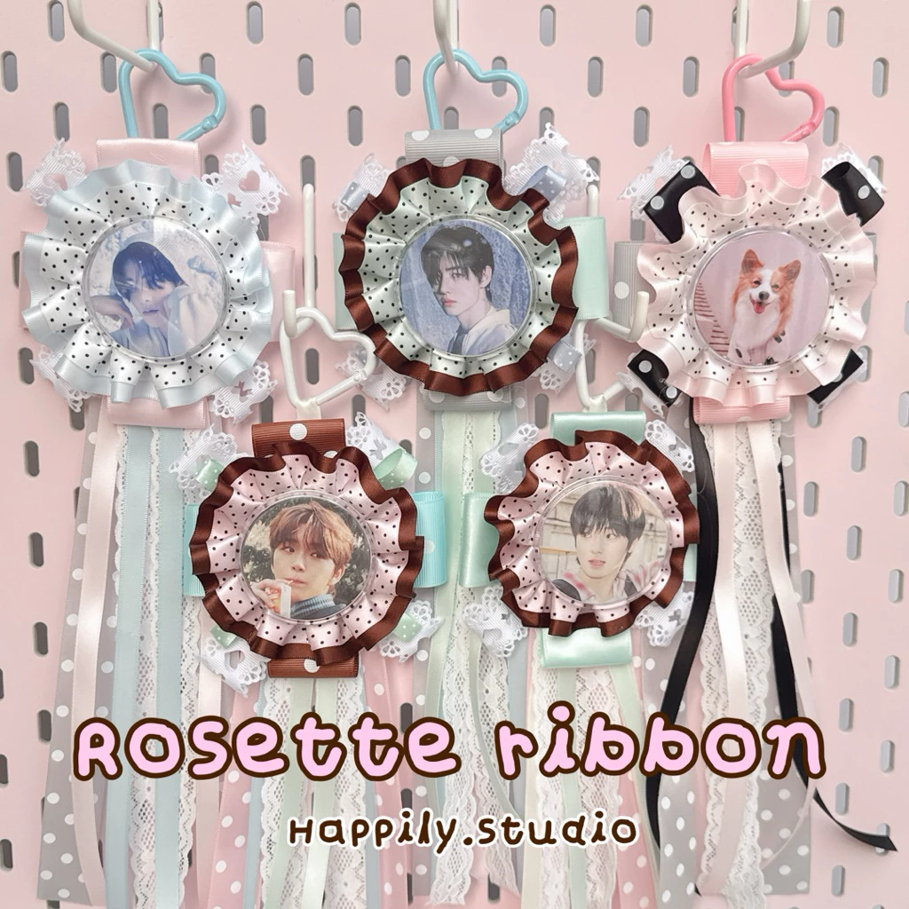 พร้อมส่ง !!! พวงกุญแจRosette ribbon🎀 DIY ริบบิ้น เข็มกลัด ใส่รูปได้ น่ารักมาก โทนพาสเทล แจ้งรายละเอียดในแชท